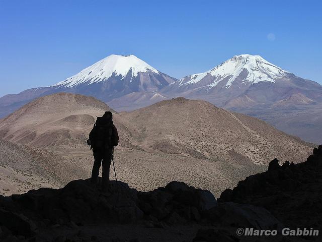 107_2267_2_resize.jpg - Parinacota and Pomerape (from route to Sajama High Camp)