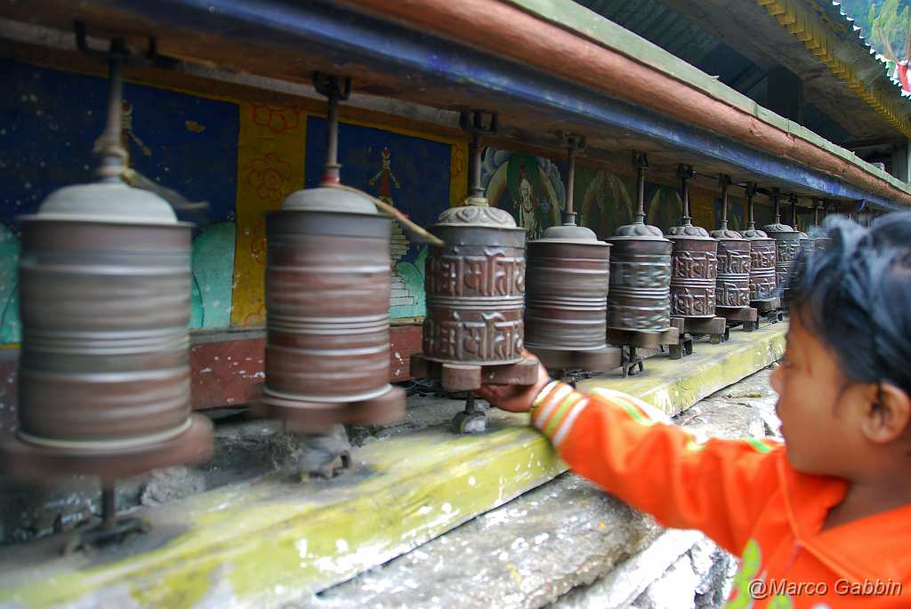 DSC_0151.JPG - Annapurna circuit: prayer wheel
