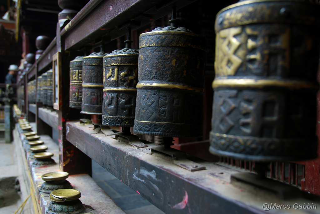 DSC_0471.JPG - Patan: prayer wheel
