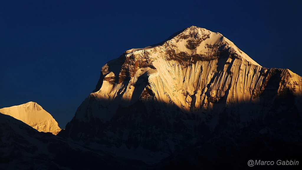 DSC_0543_2_a.jpg - Annapurna circuit: Dhaulaghiri (8172m) from Poom Hill